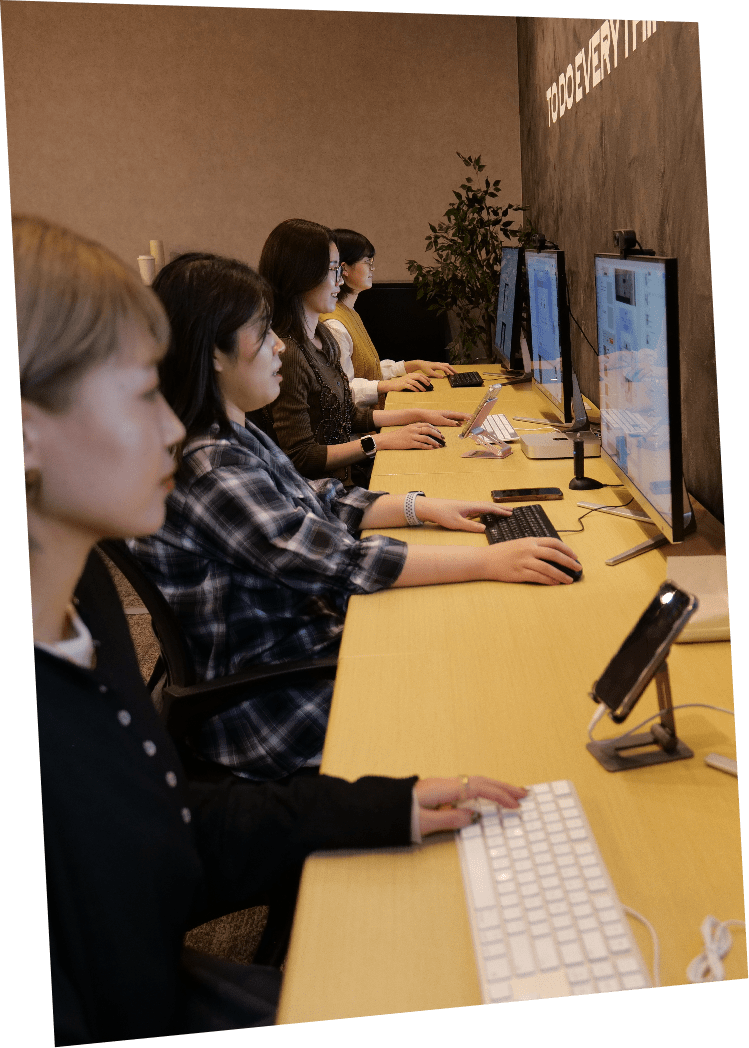 笑顔の男性と女性