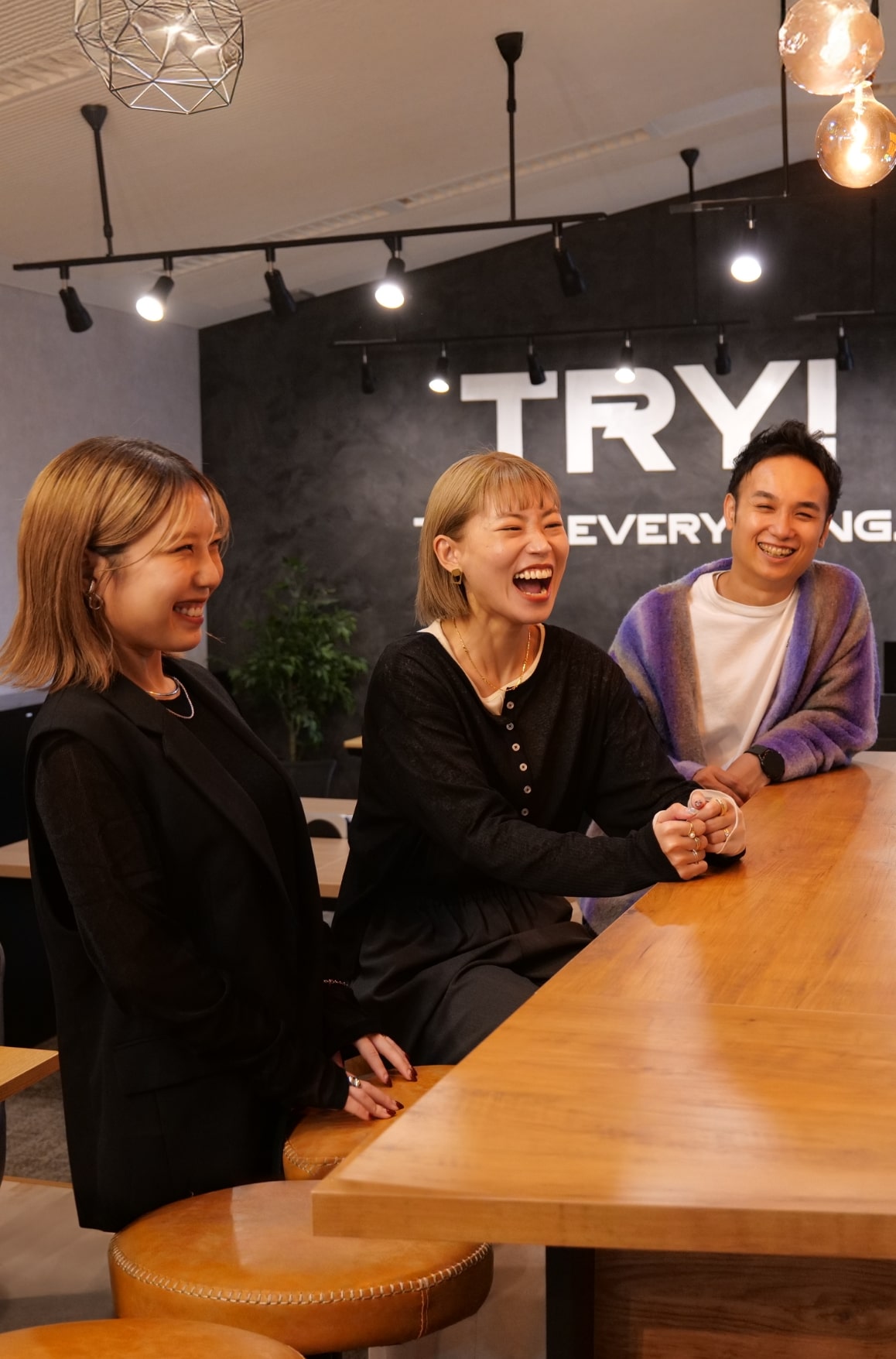 笑顔の男性と女性