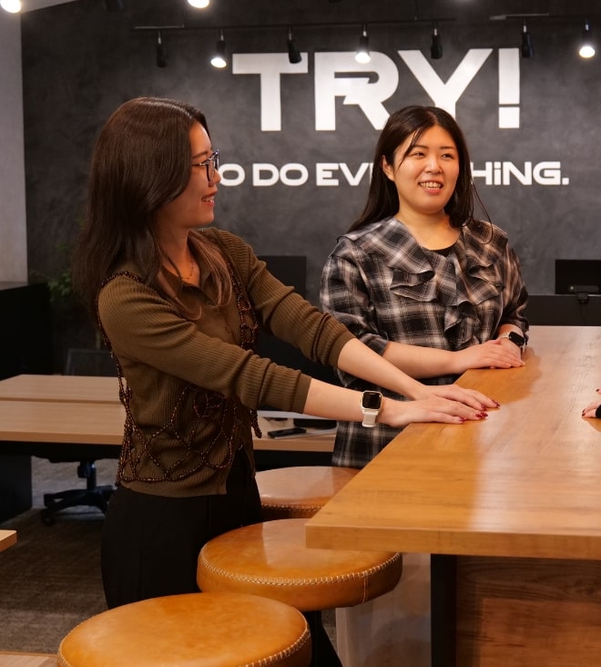 笑顔の男性と女性